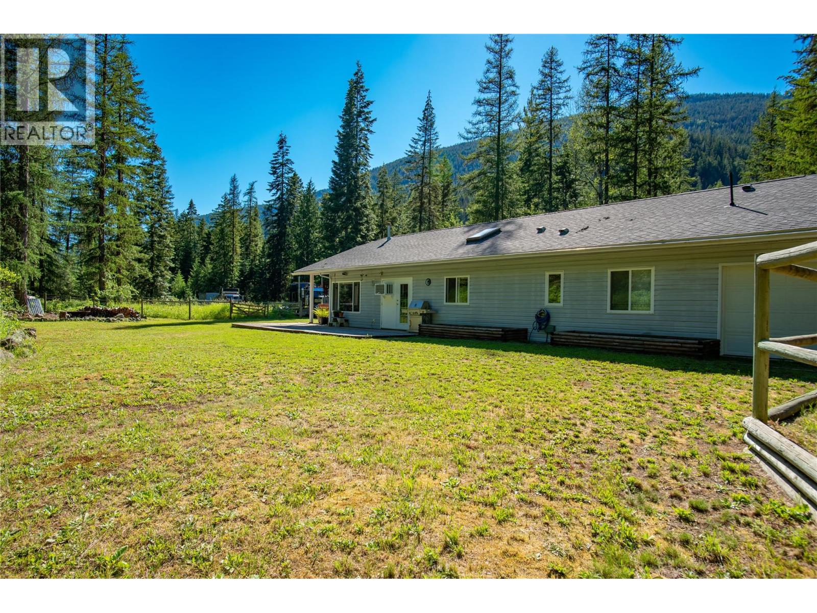 2222 Jenisa Road, Castlegar, British Columbia V1N 2L8 - Photo 3 - 10398540