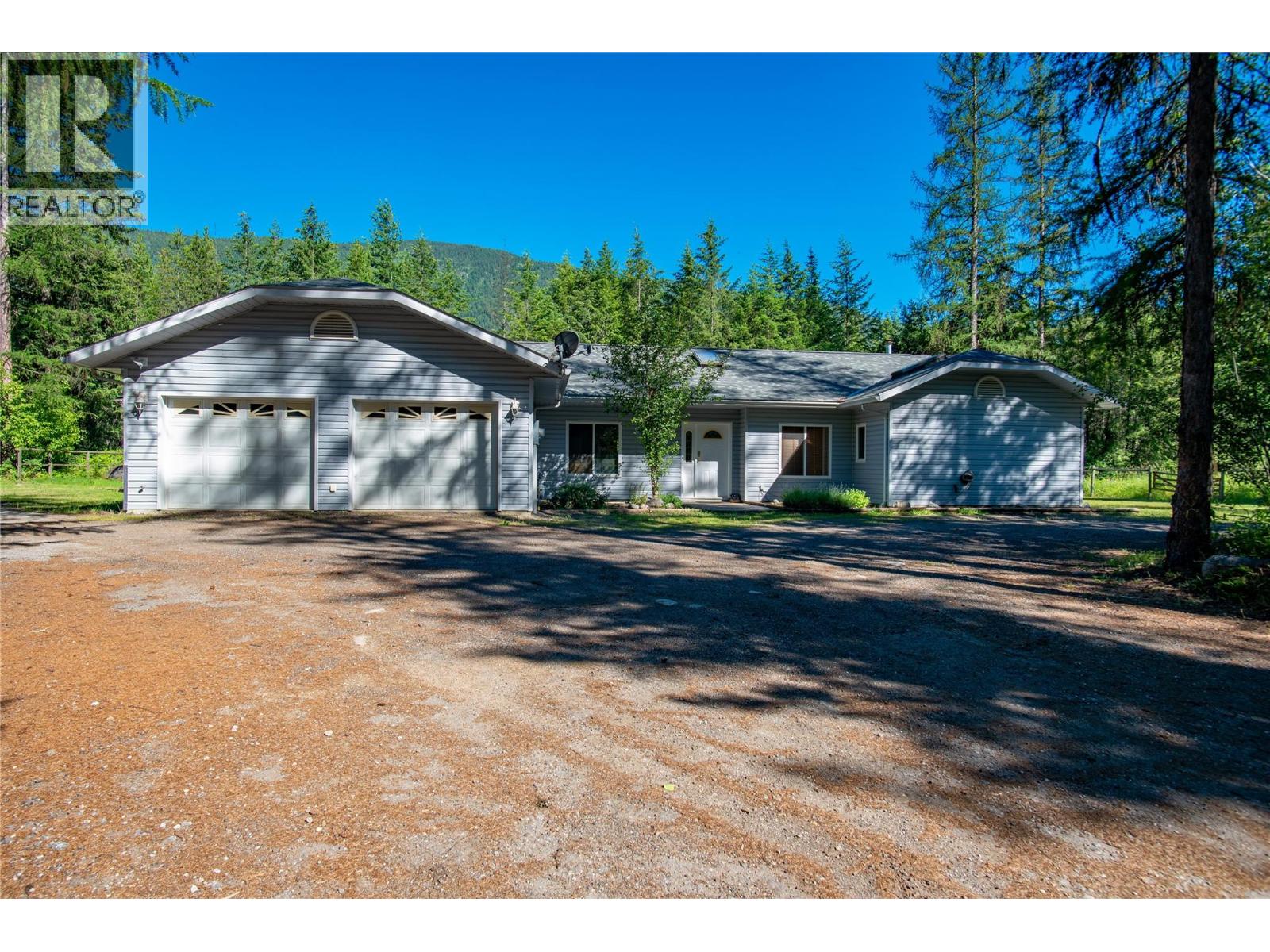 2222 Jenisa Road, Castlegar, British Columbia V1N 2L8 - Photo 6 - 10398540