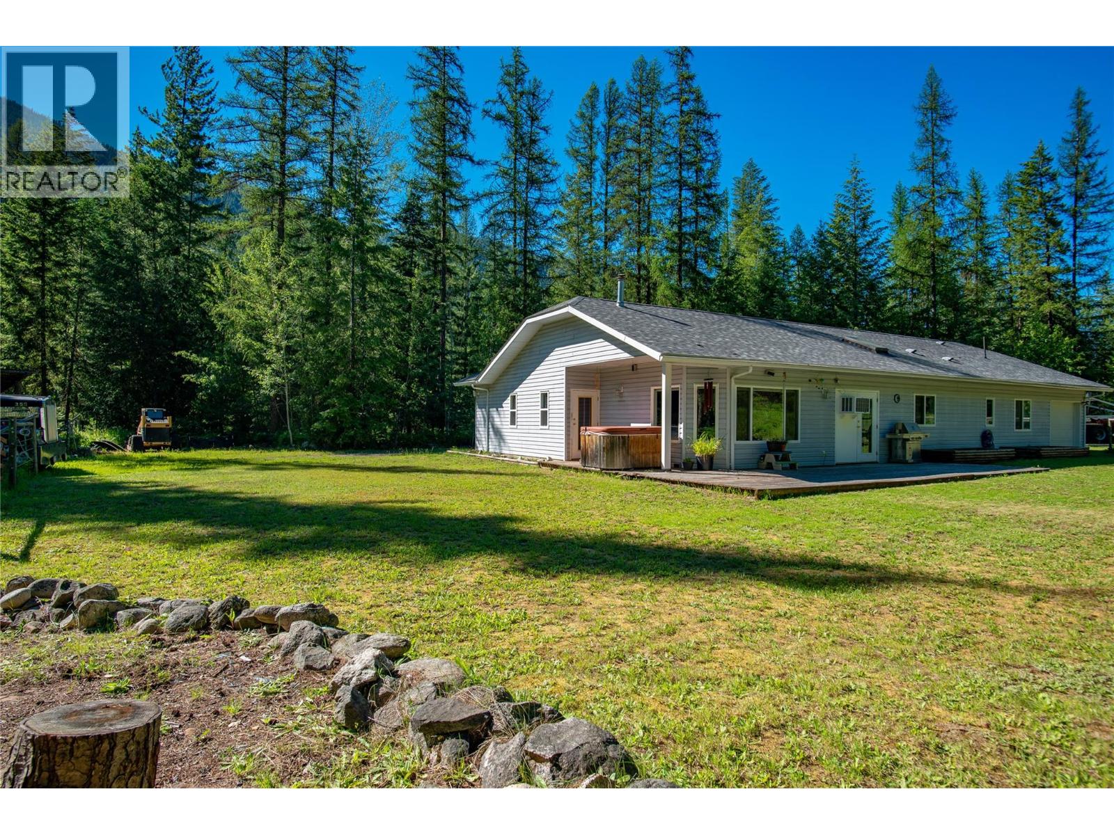 2222 Jenisa Road, Castlegar, British Columbia V1N 2L8 - Photo 9 - 10398540