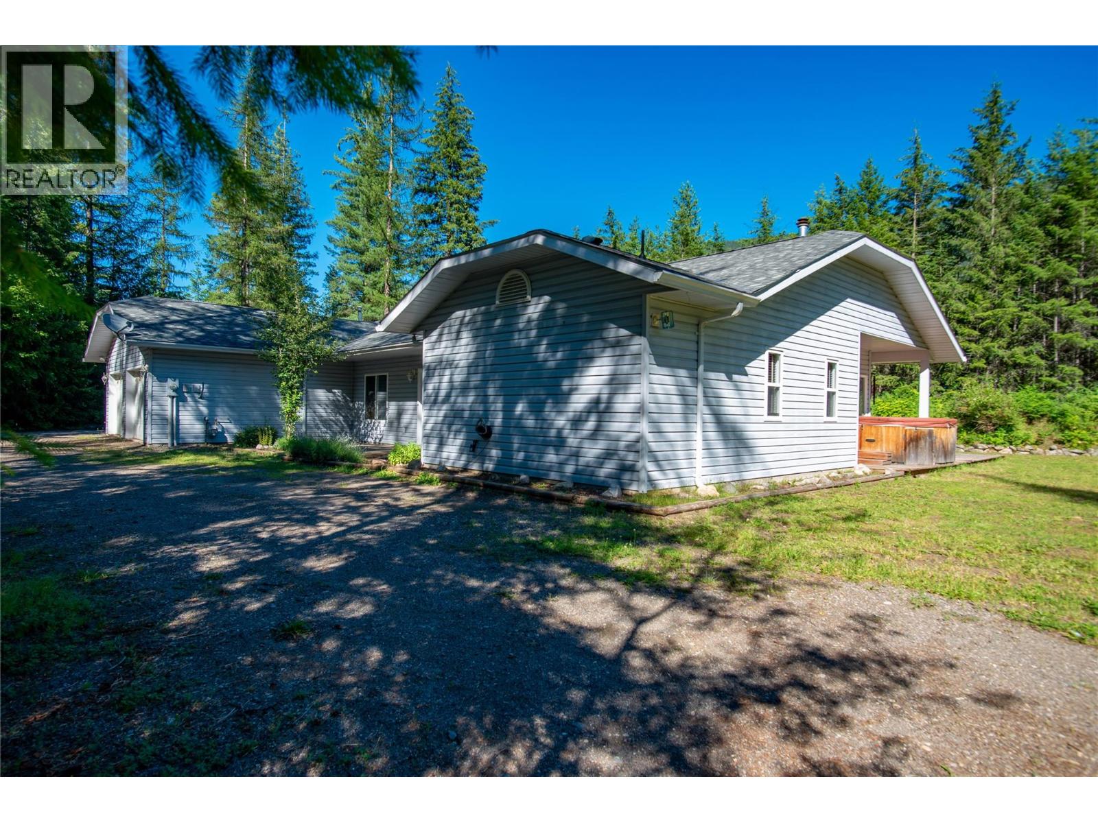 2222 Jenisa Road, Castlegar, British Columbia V1N 2L8 - Photo 5 - 10398540