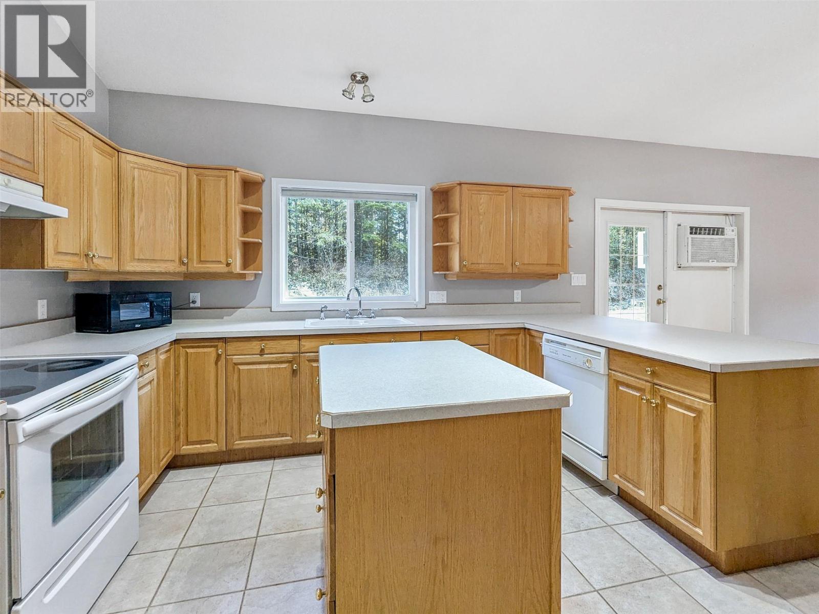 2222 Jenisa Road, Castlegar, British Columbia V1N 2L8 - Photo 23 - 10398540