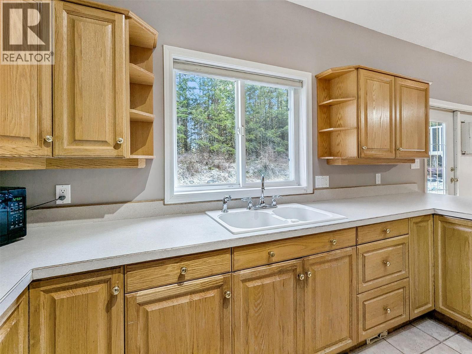 2222 Jenisa Road, Castlegar, British Columbia V1N 2L8 - Photo 25 - 10398540