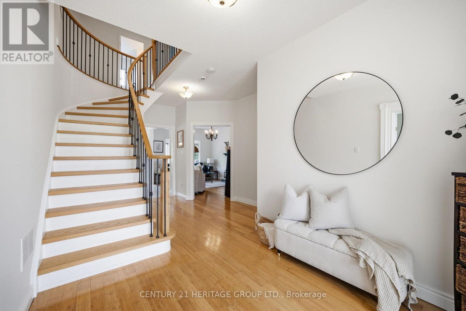 28 Taywood Court, Hamilton, Ontario  L9H 7A2 - Photo 4 - X13711570