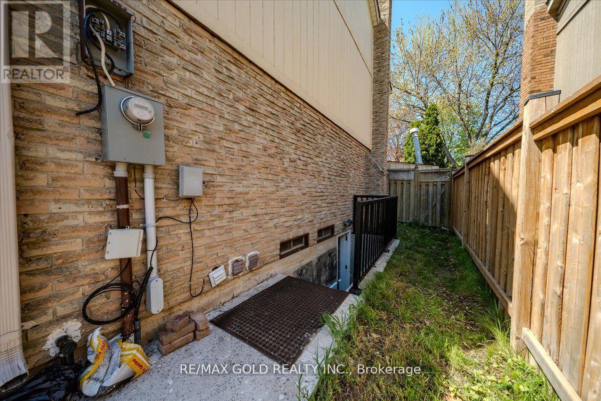 18 Markham Street, Brampton, Ontario L6S 2X7 - Photo 10 - W13711136
