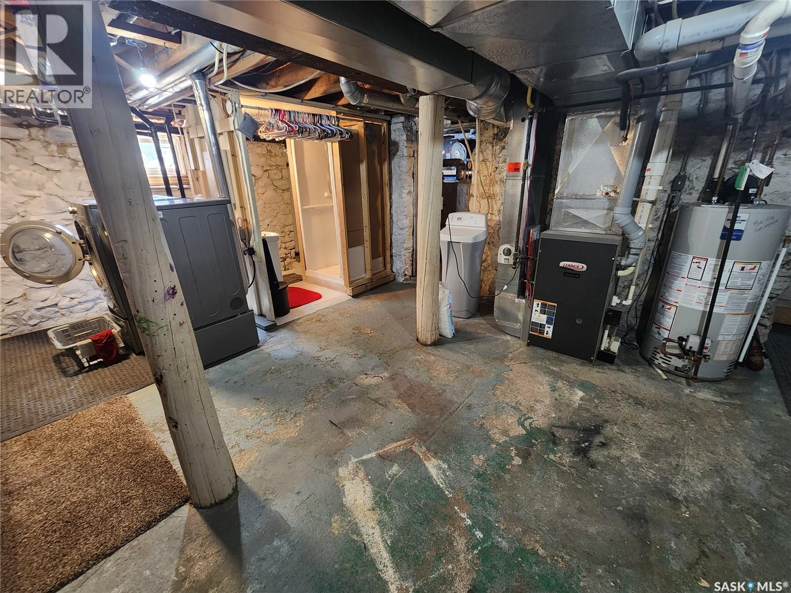 1401 3rd Street, Estevan, Saskatchewan  S4A 0S3 - Photo 48 - SK046597