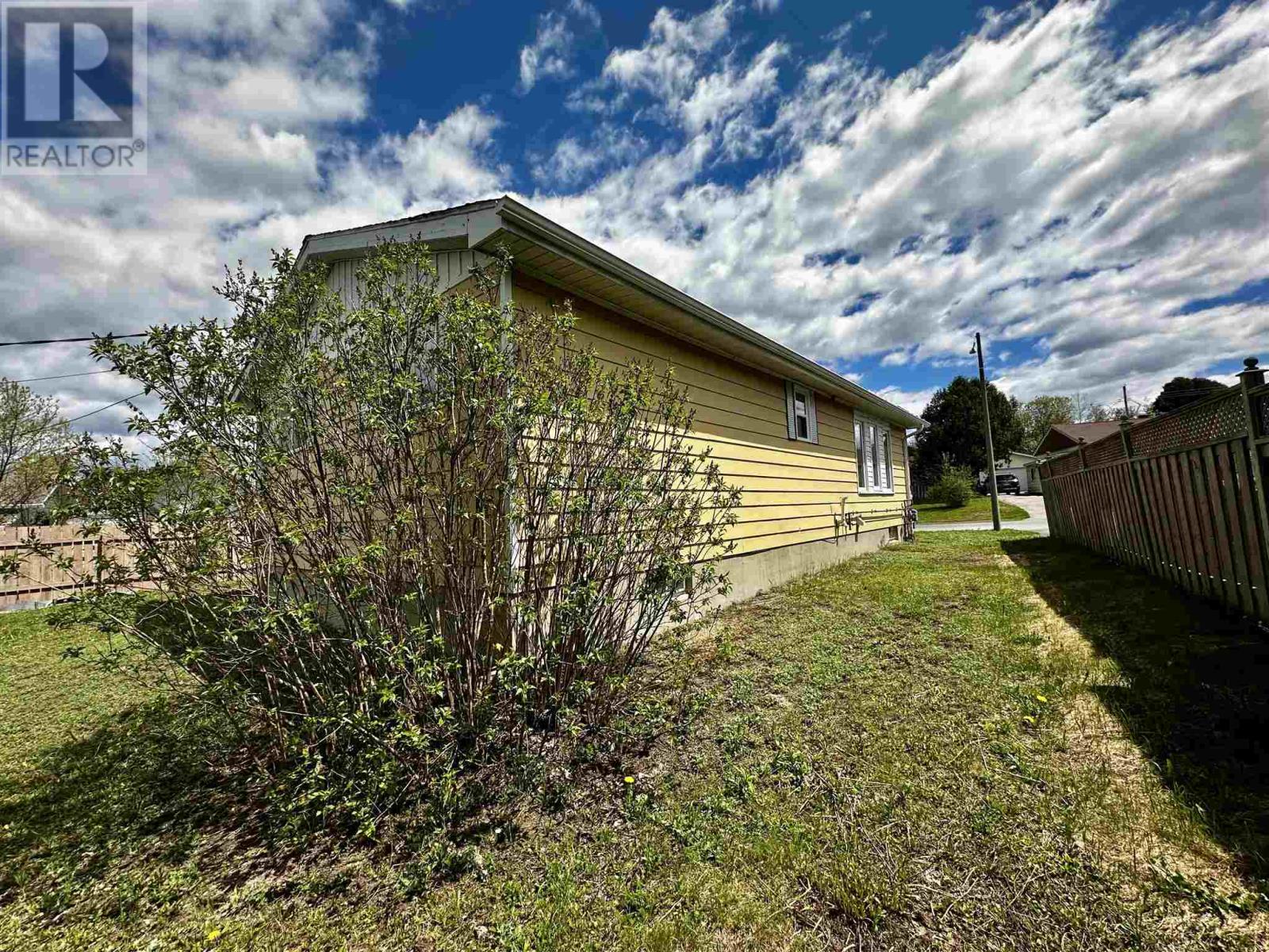 12 Lauzon Cres, Elliot Lake, Ontario  P5A 1J1 - Photo 4 - SM262310