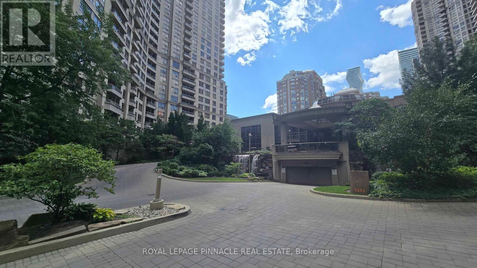 2801 - 3880 Duke Of York Boulevard, Mississauga, Ontario  L5B 4M7 - Photo 2 - W13685384