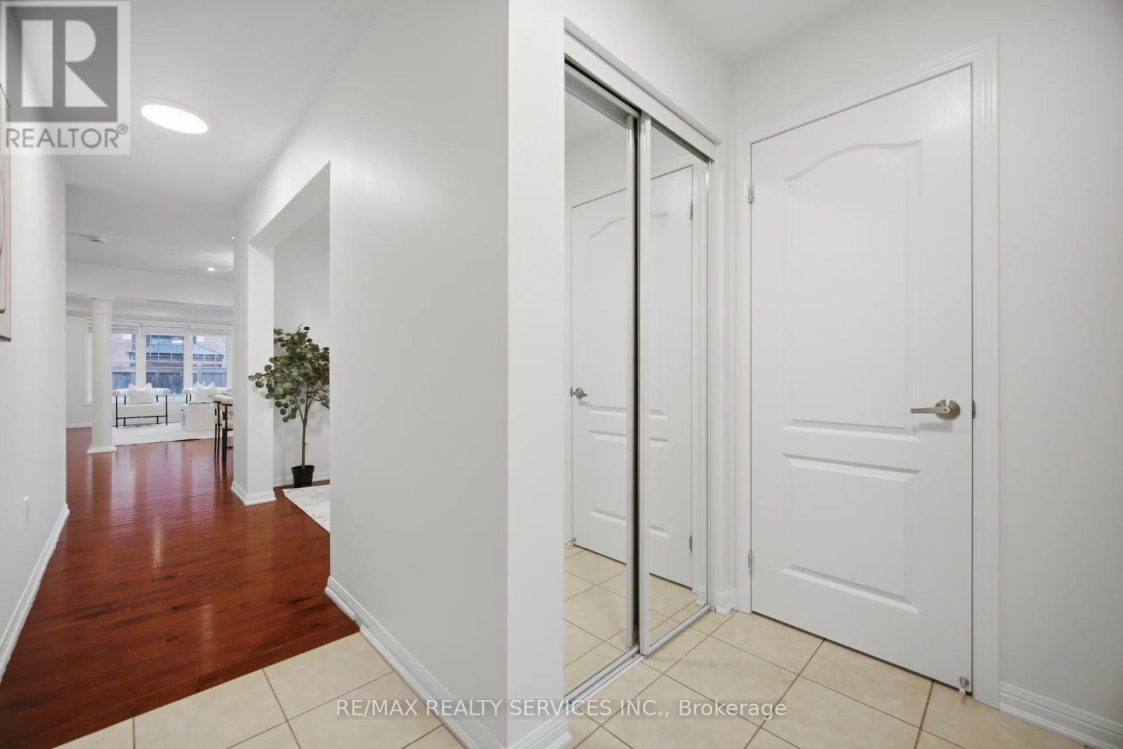 454 Grenke Place, Milton, Ontario  L9T 7T6 - Photo 4 - W13711380