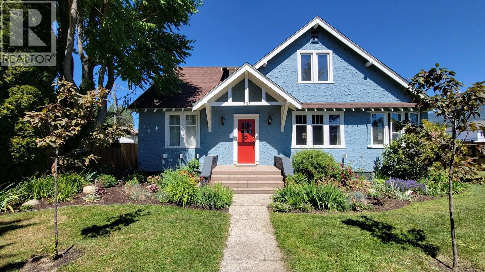 701 Broadway Street W, Nakusp, British Columbia  V0G 1R0 - Photo 1 - 10398307