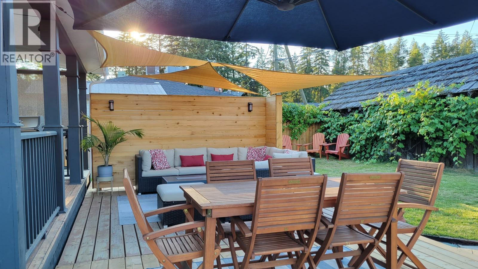 701 Broadway Street W, Nakusp, British Columbia  V0G 1R0 - Photo 2 - 10398307
