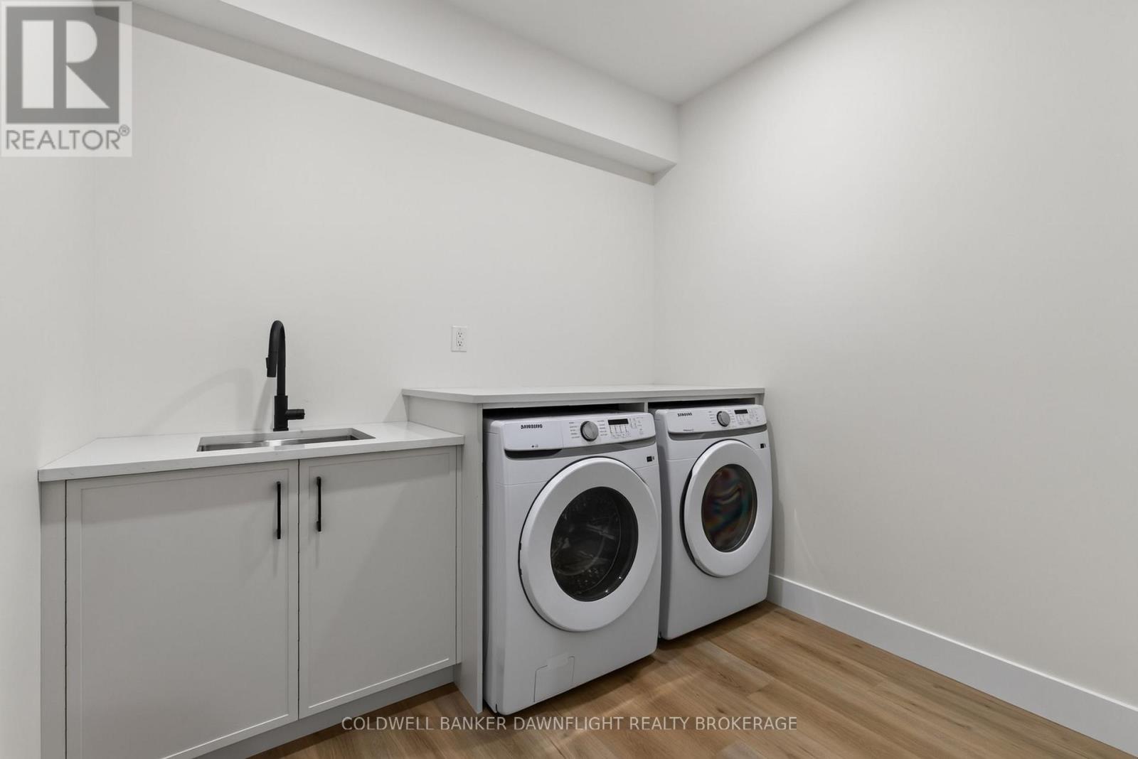 117 James Street, North Middlesex, Ontario  N0M 1A0 - Photo 11 - X13711716