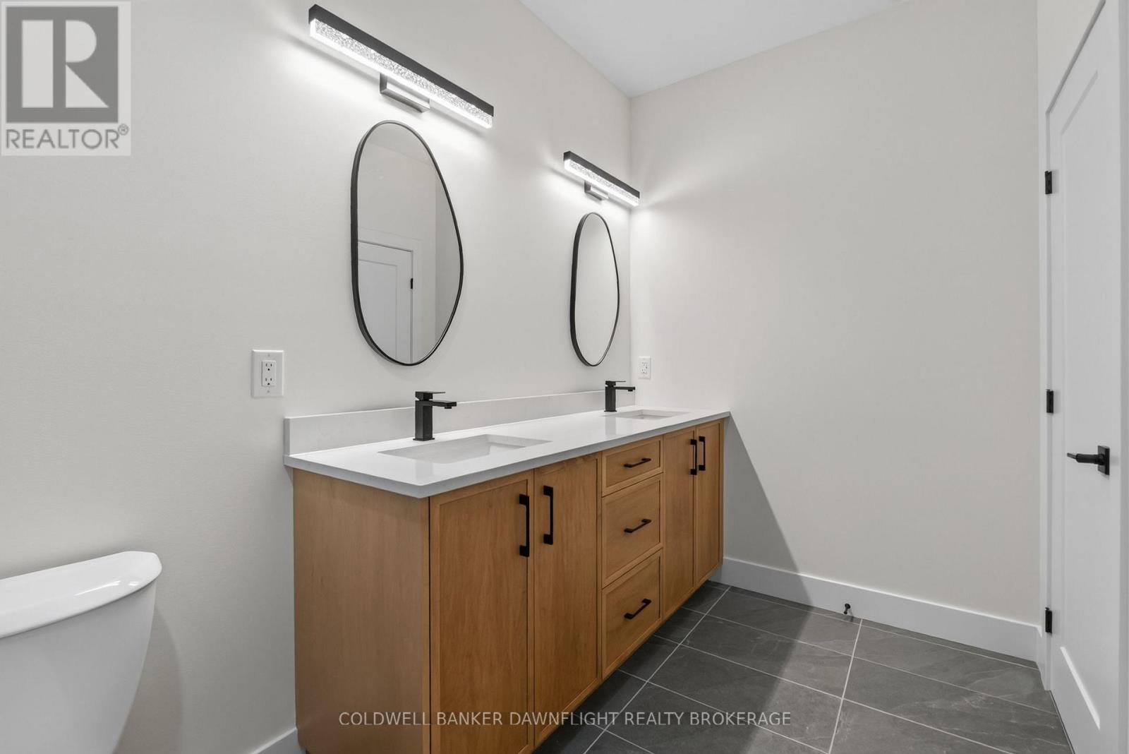 117 James Street, North Middlesex, Ontario  N0M 1A0 - Photo 17 - X13711716