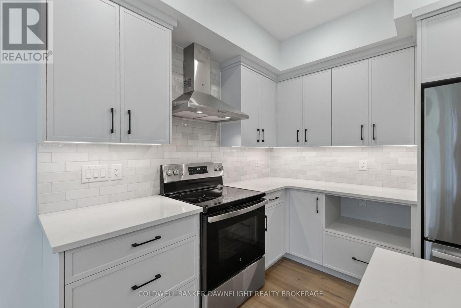 119 James Street, North Middlesex, Ontario  N0M 1A0 - Photo 6 - X13711720