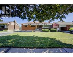 52 QUEENSTON Crescent, Kitchener, Ontario