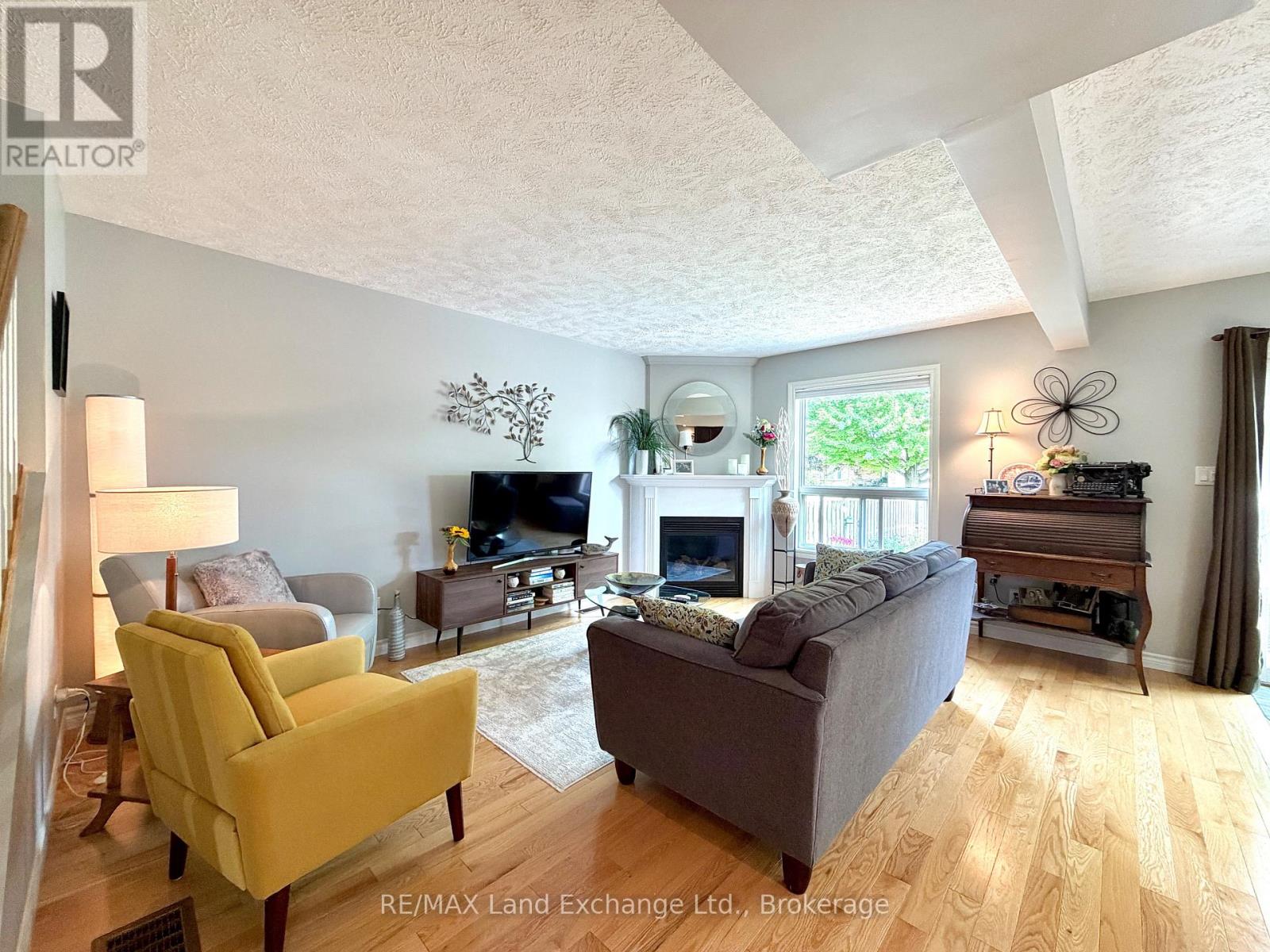 203 Stickel Street, Saugeen Shores, Ontario  N0H 2C1 - Photo 3 - X13711656