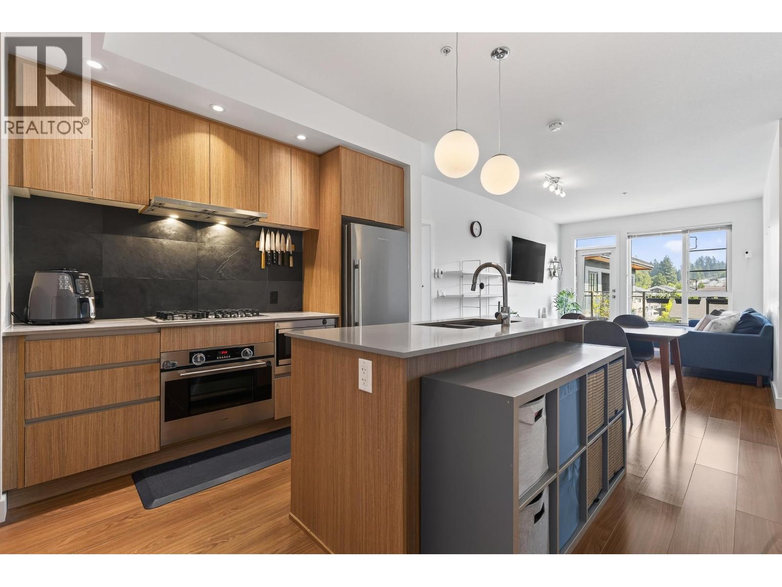 502 516 FOSTER AVENUE, Coquitlam, British Columbia