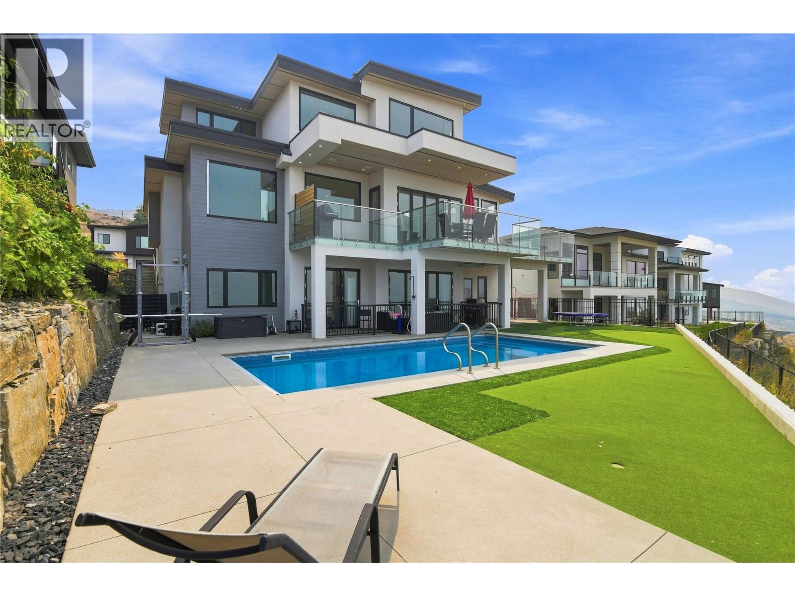 446 Redtail Court, Kelowna, British Columbia  V1W 0B1 - Photo 2 - 10398385