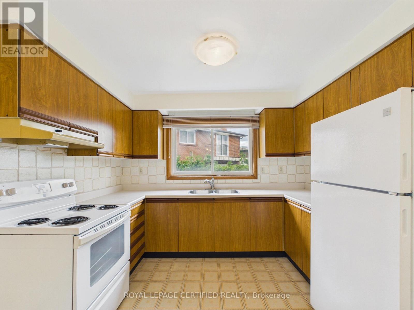 196 Mount Olive Drive, Toronto, Ontario  M9V 3Z5 - Photo 14 - W13711592
