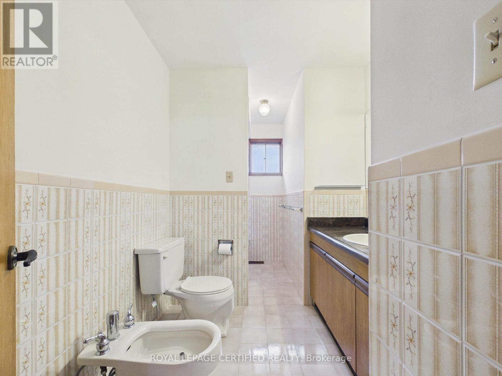196 Mount Olive Drive, Toronto, Ontario  M9V 3Z5 - Photo 16 - W13711592