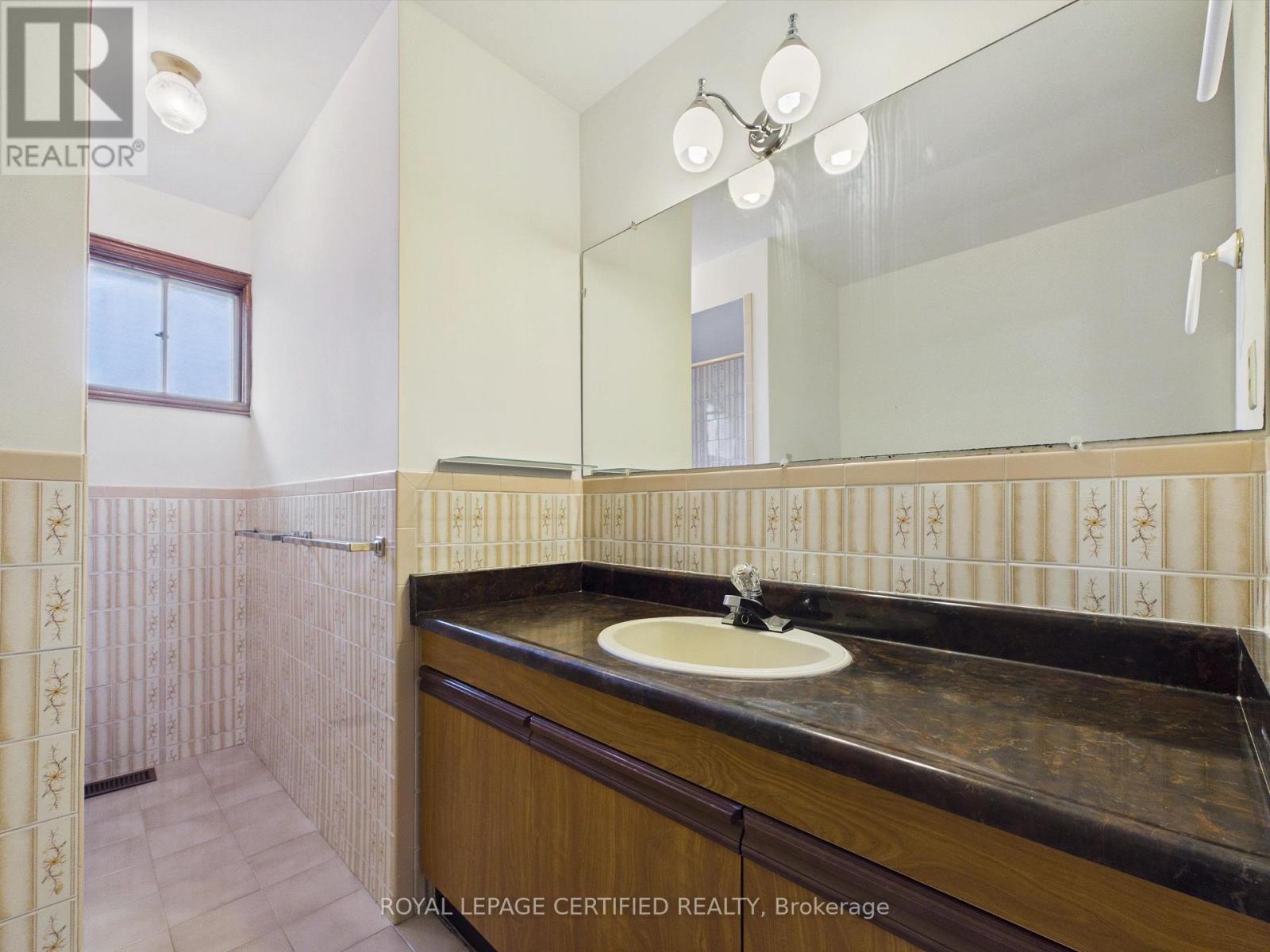196 Mount Olive Drive, Toronto, Ontario  M9V 3Z5 - Photo 17 - W13711592