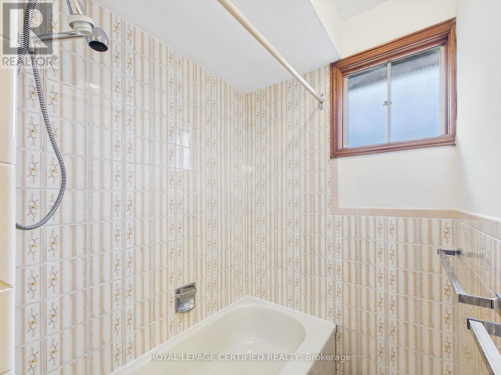 196 Mount Olive Drive, Toronto, Ontario  M9V 3Z5 - Photo 18 - W13711592