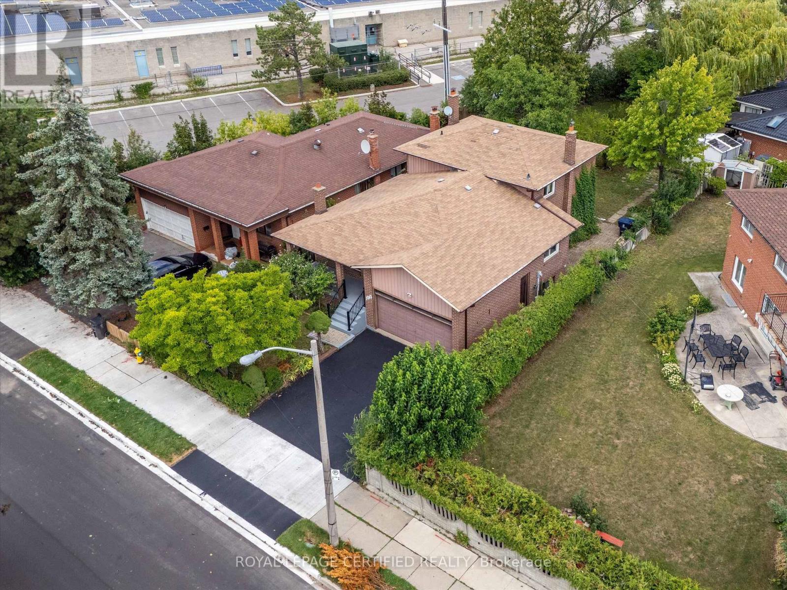 196 Mount Olive Drive, Toronto, Ontario  M9V 3Z5 - Photo 3 - W13711592