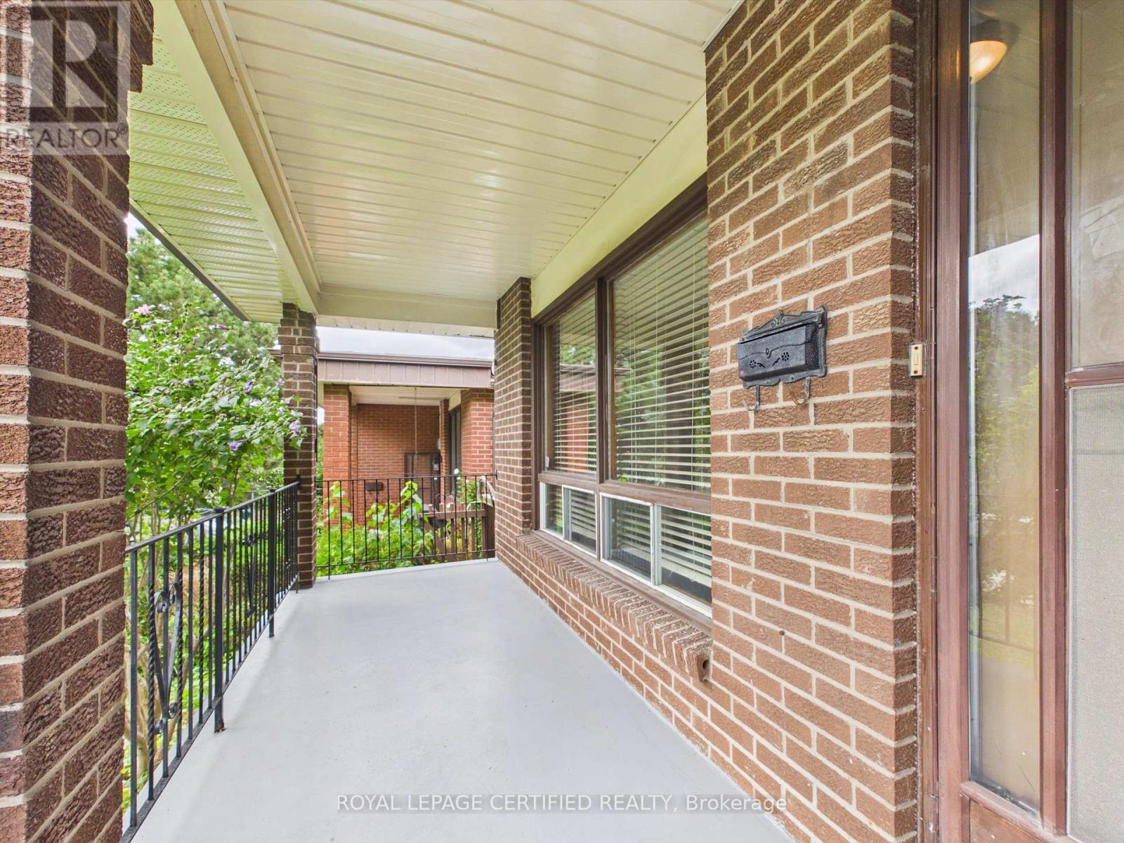 196 Mount Olive Drive, Toronto, Ontario  M9V 3Z5 - Photo 7 - W13711592
