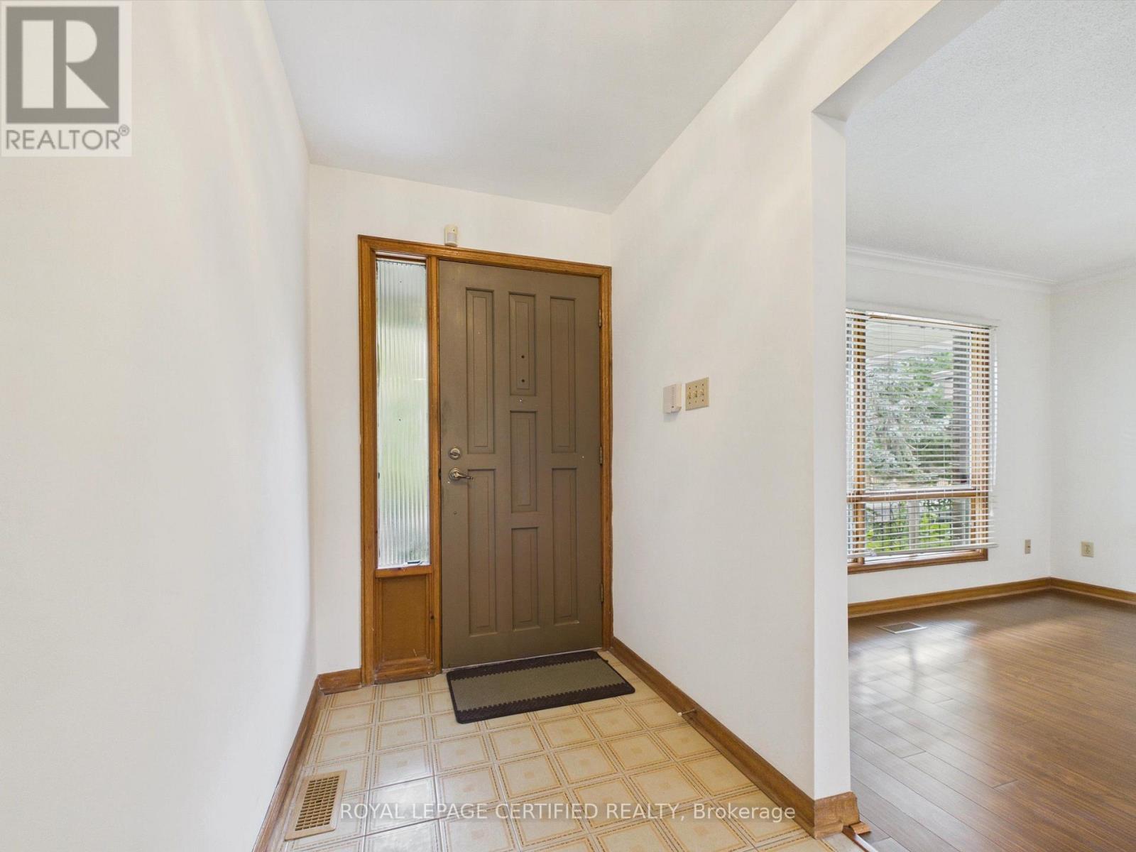 196 Mount Olive Drive, Toronto, Ontario  M9V 3Z5 - Photo 8 - W13711592