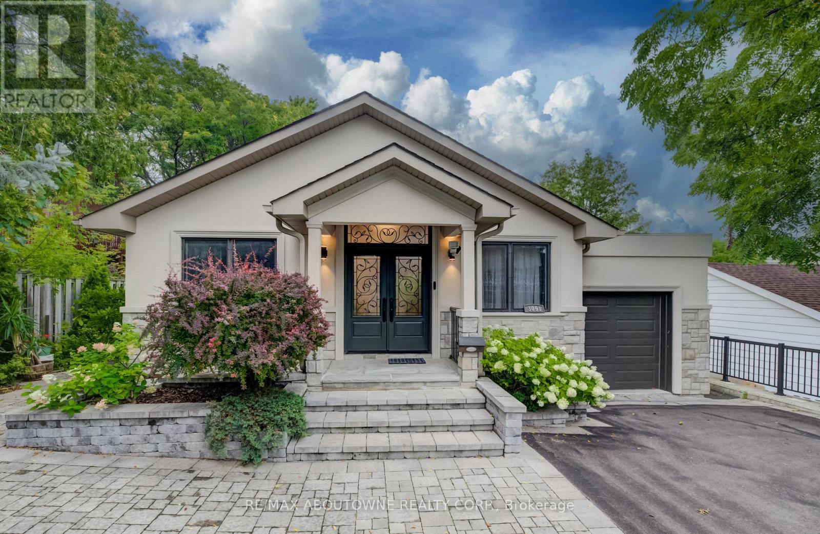 3091 Parkerhill Road, Mississauga, Ontario  L5B 1V6 - Photo 2 - W13711644