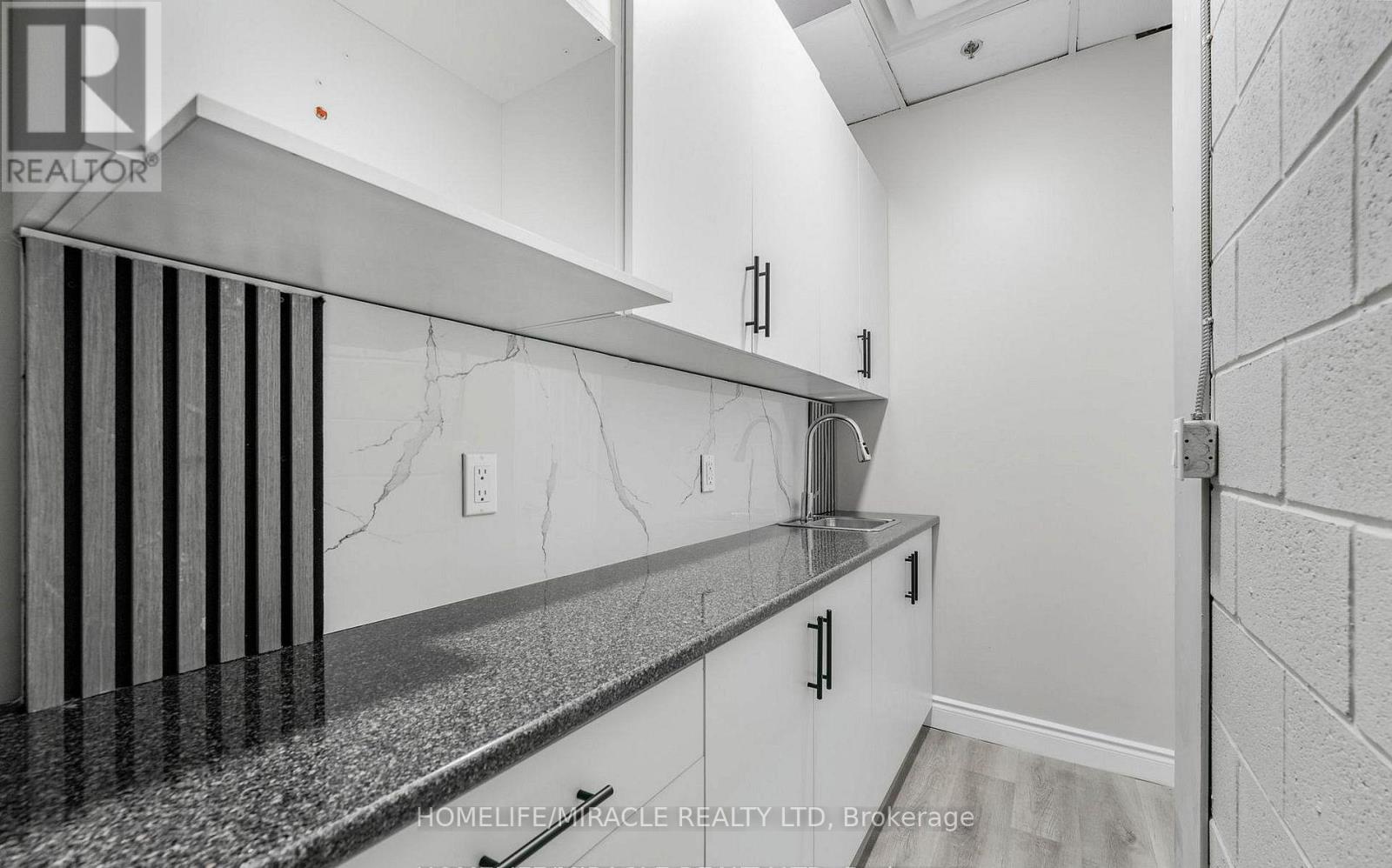 112 (Main Floor) - 2 Automatic Drive, Brampton (Gore Industrial North), Ontario  L6S 6K8 - Photo 16 - W13711726