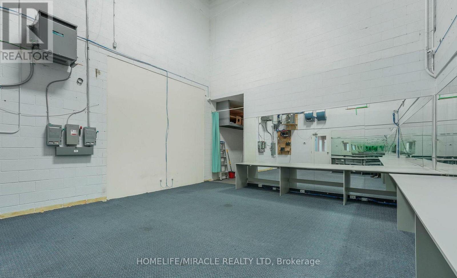 112 (Main Floor) - 2 Automatic Drive, Brampton (Gore Industrial North), Ontario  L6S 6K8 - Photo 28 - W13711726