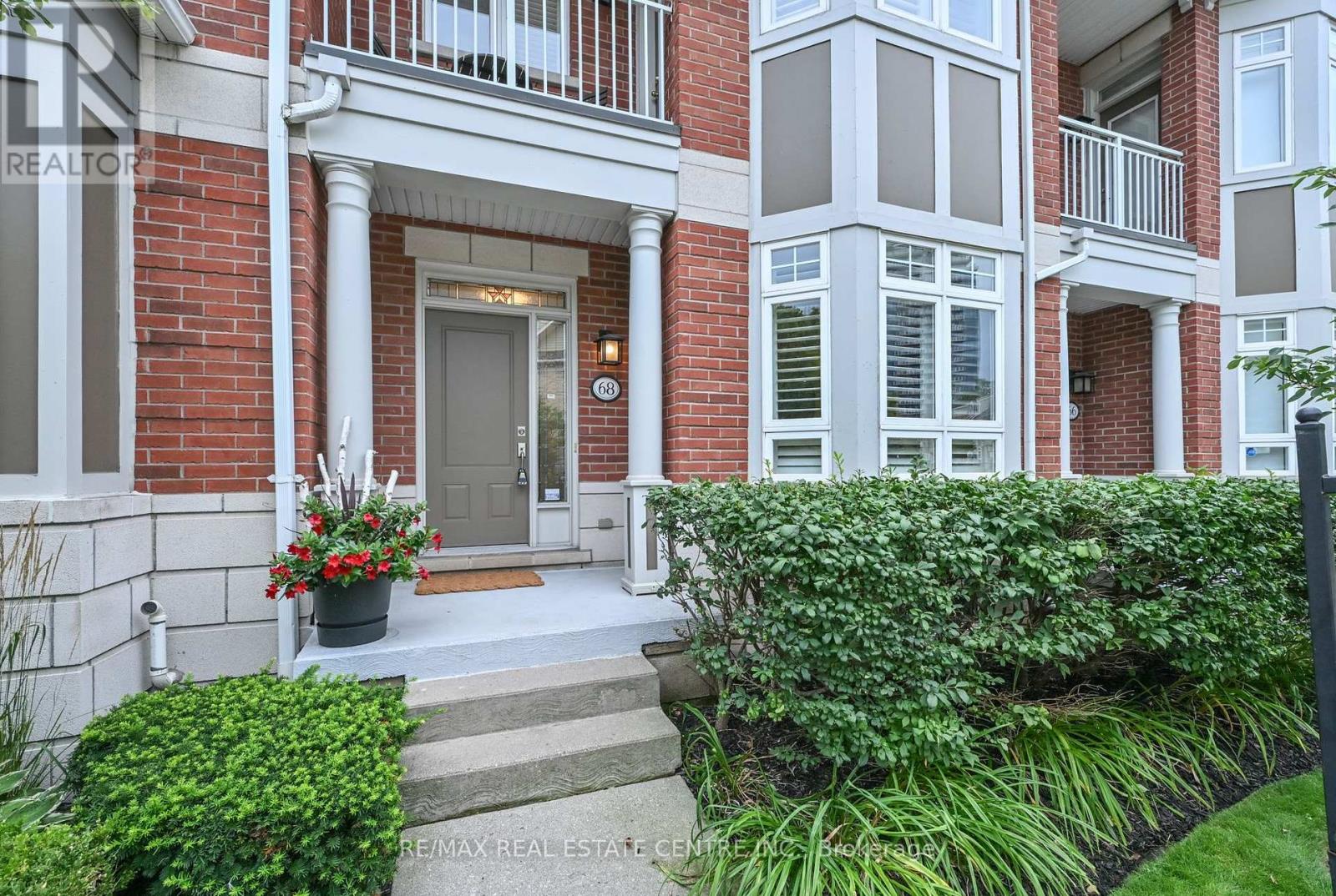43 - 68 Compass Way, Mississauga, Ontario  L5G 4T8 - Photo 2 - W13711732