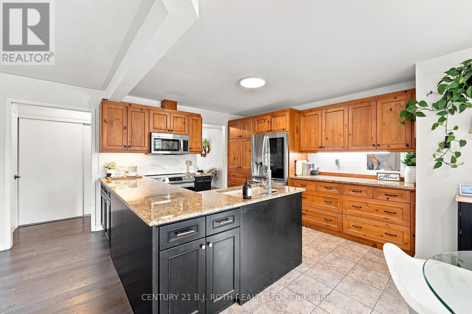 3 Dean Court, Wasaga Beach, Ontario  L9Z 1J9 - Photo 9 - S13711262