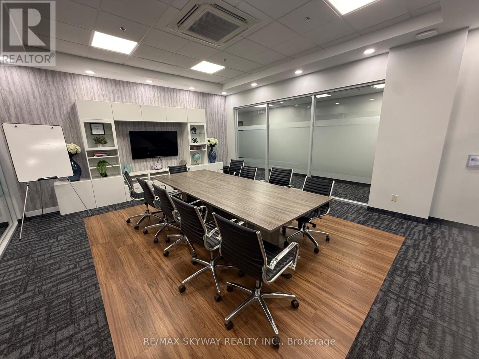 215 - 1670 North Service Road E, Oakville, Ontario  L6H 7G3 - Photo 4 - W13711708