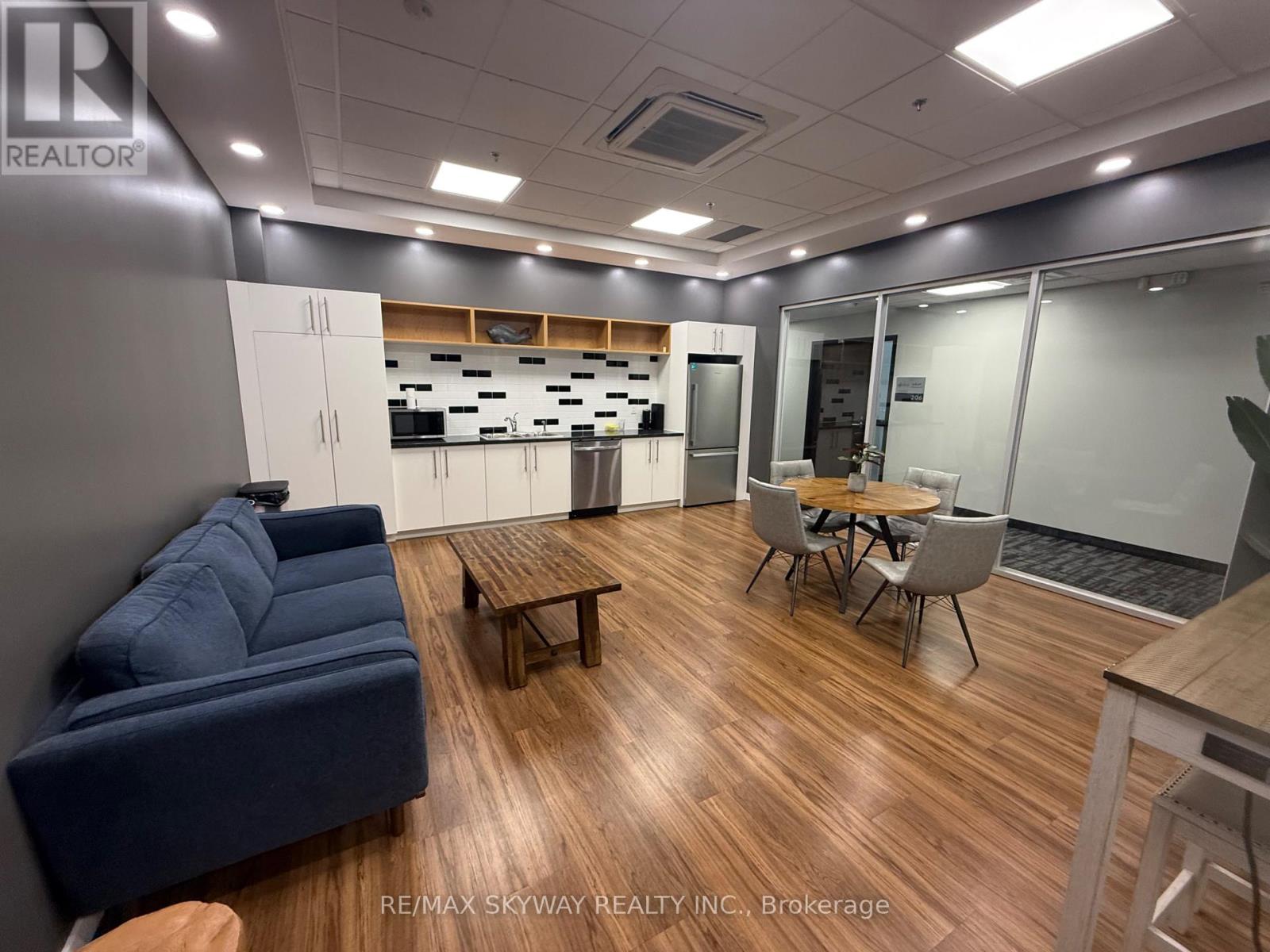215 - 1670 North Service Road E, Oakville, Ontario  L6H 7G3 - Photo 8 - W13711708