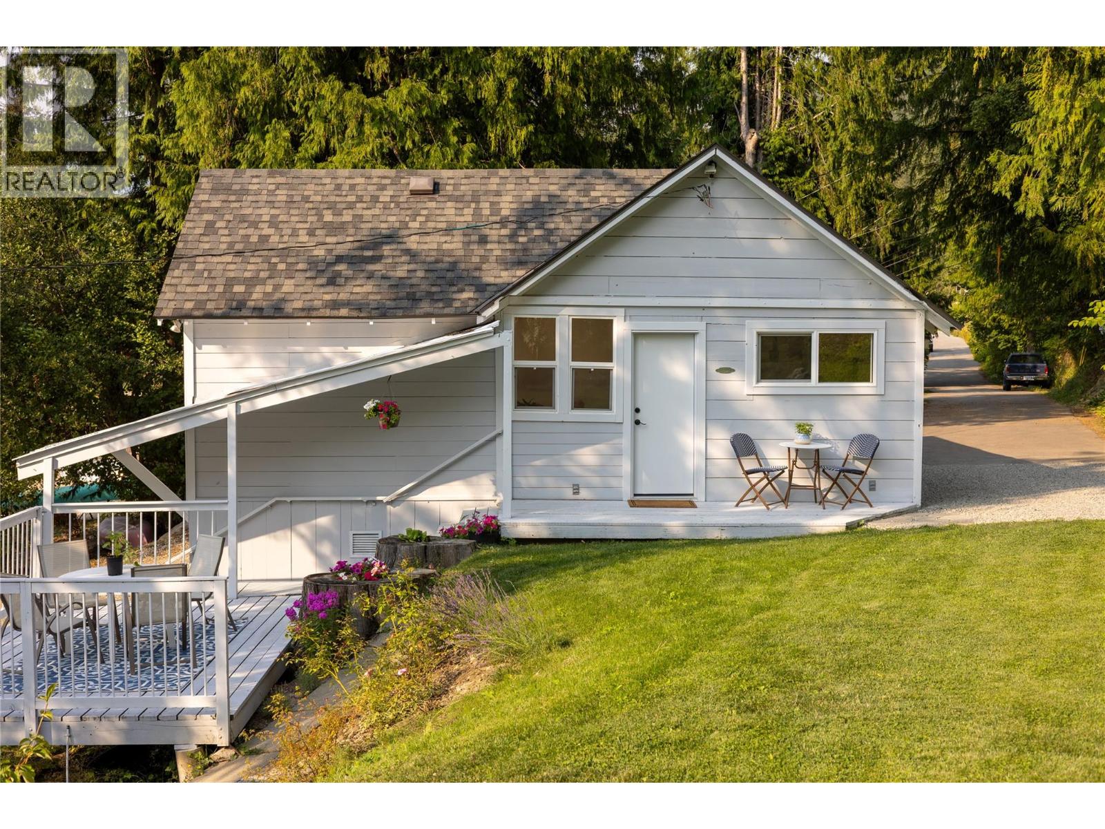 2205 Bealby Road, Nelson, British Columbia  V1L 6W2 - Photo 5 - 10395338