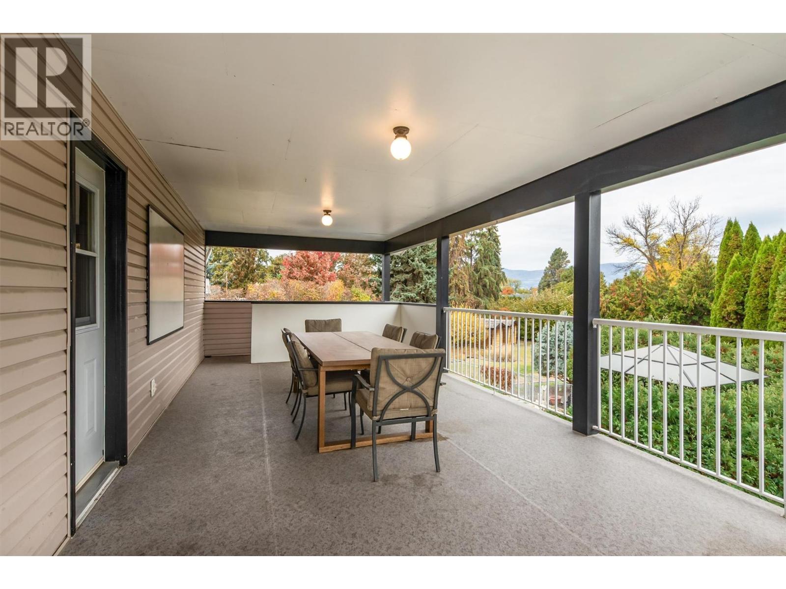 790 Torrs Court, Kelowna, British Columbia  V1W 1B5 - Photo 16 - 10398365