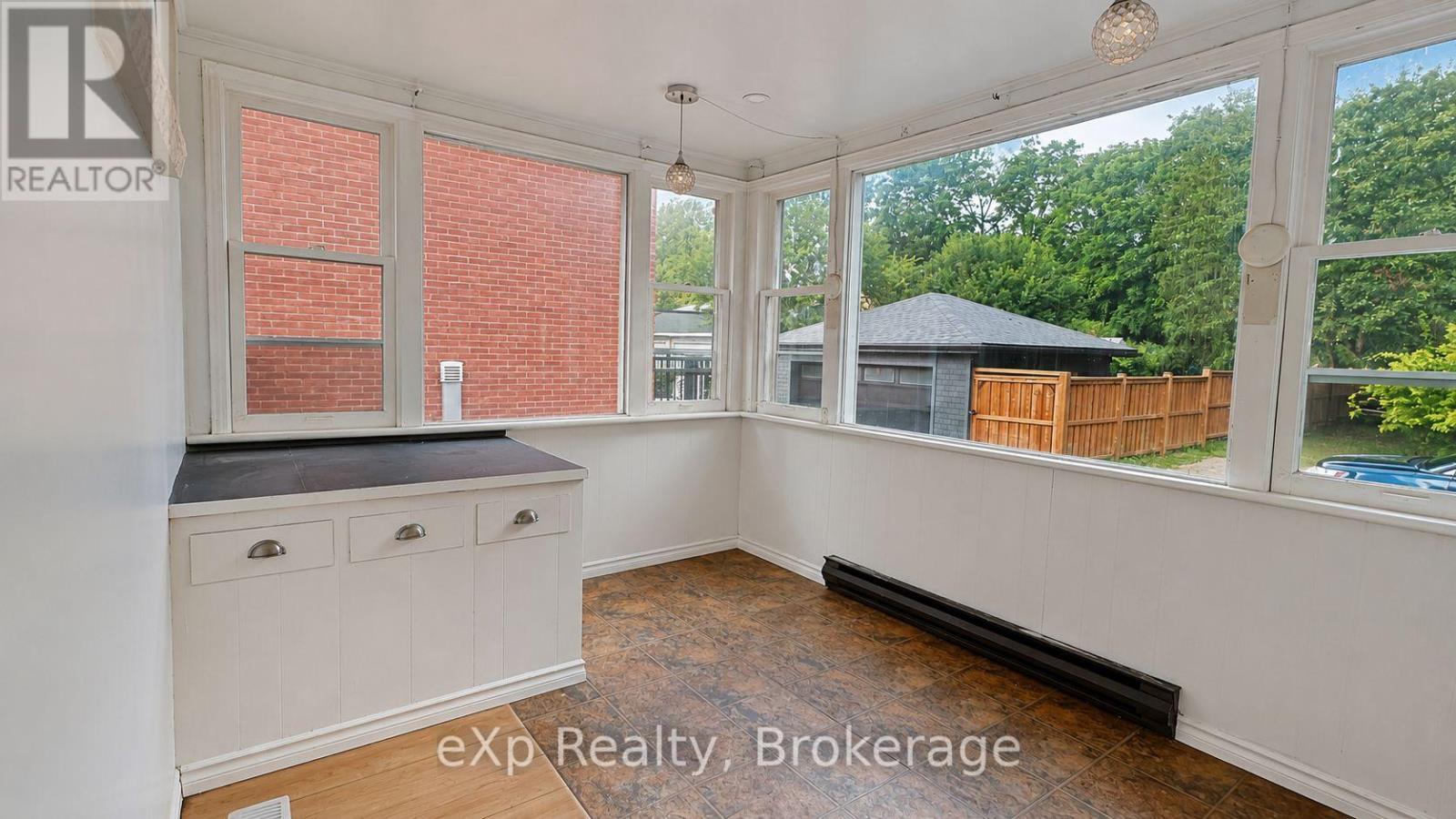 238 Elizabeth Street, Guelph (St. Patrick's Ward), Ontario  N1E 2X3 - Photo 12 - X13711582
