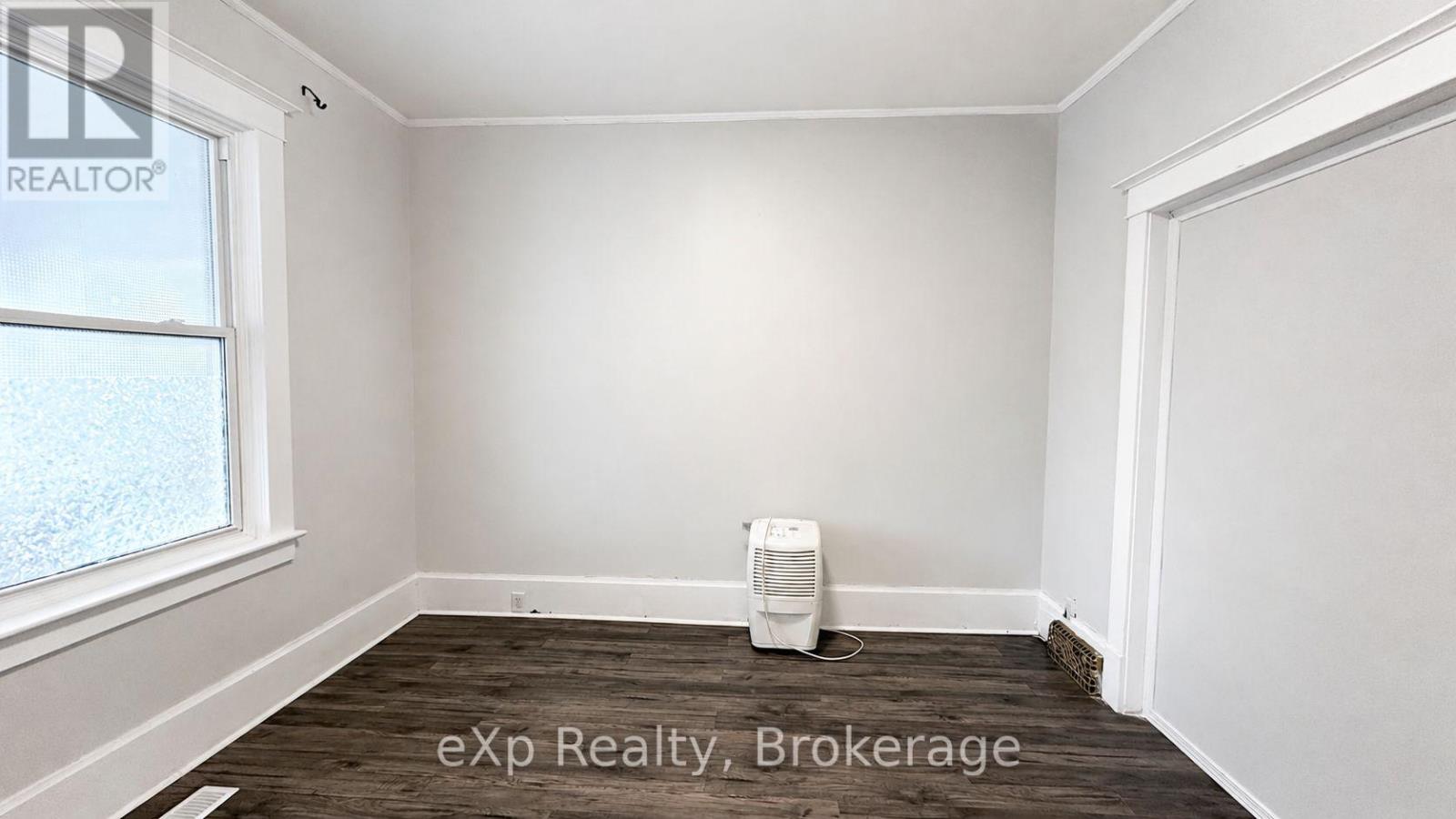 238 Elizabeth Street, Guelph (St. Patrick's Ward), Ontario  N1E 2X3 - Photo 8 - X13711582