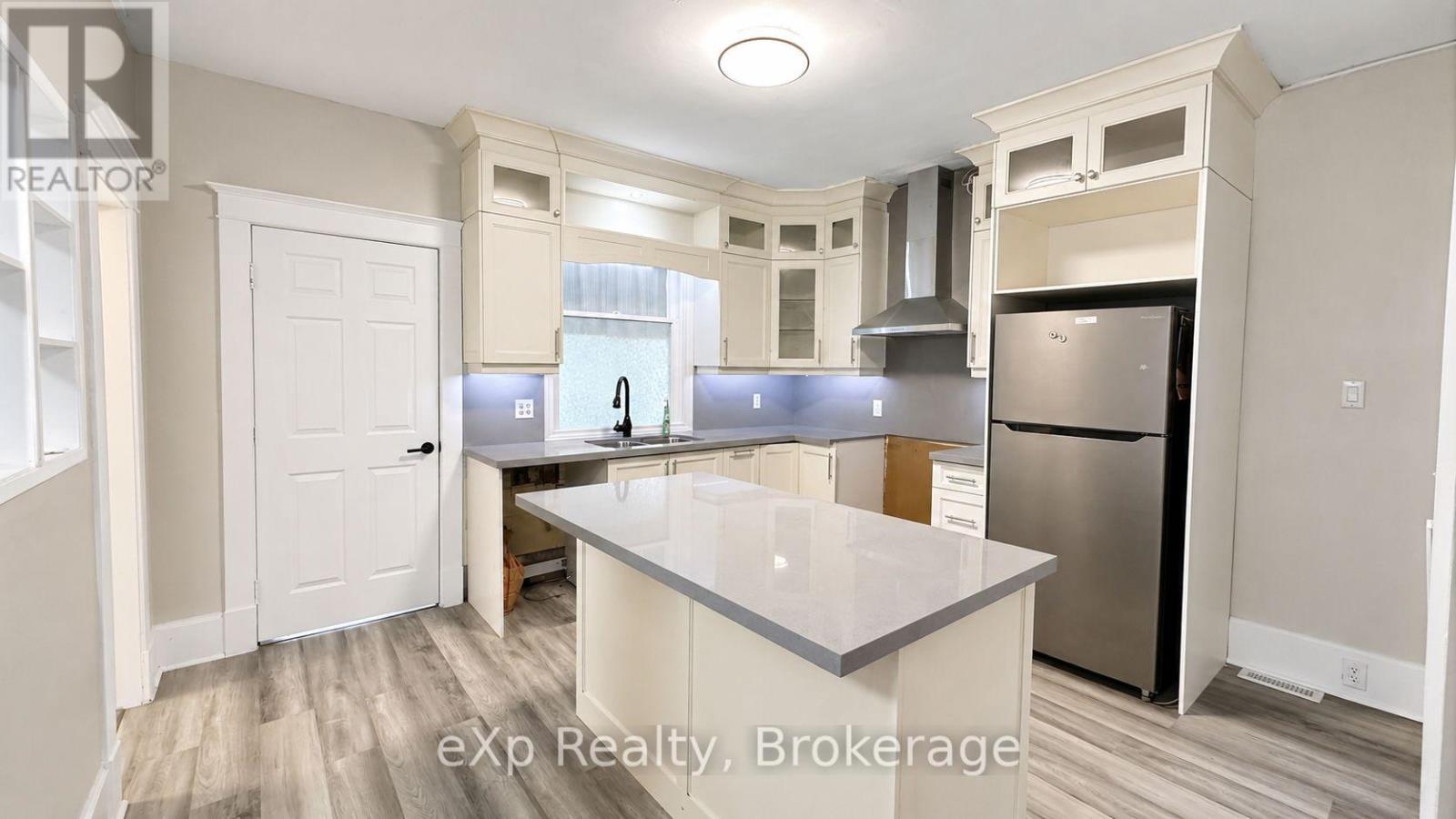 238 Elizabeth Street, Guelph (St. Patrick's Ward), Ontario  N1E 2X3 - Photo 3 - X13711582