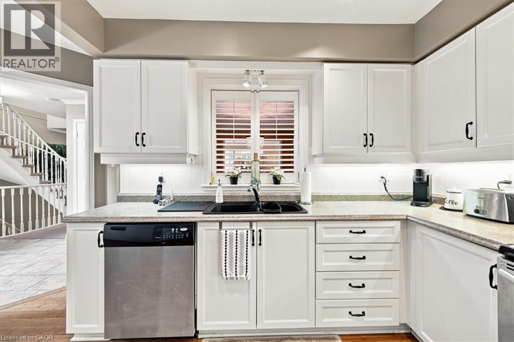 2145 Country Club Drive Unit# 7, Burlington, Ontario  L7M 4E1 - Photo 19 - 40857854