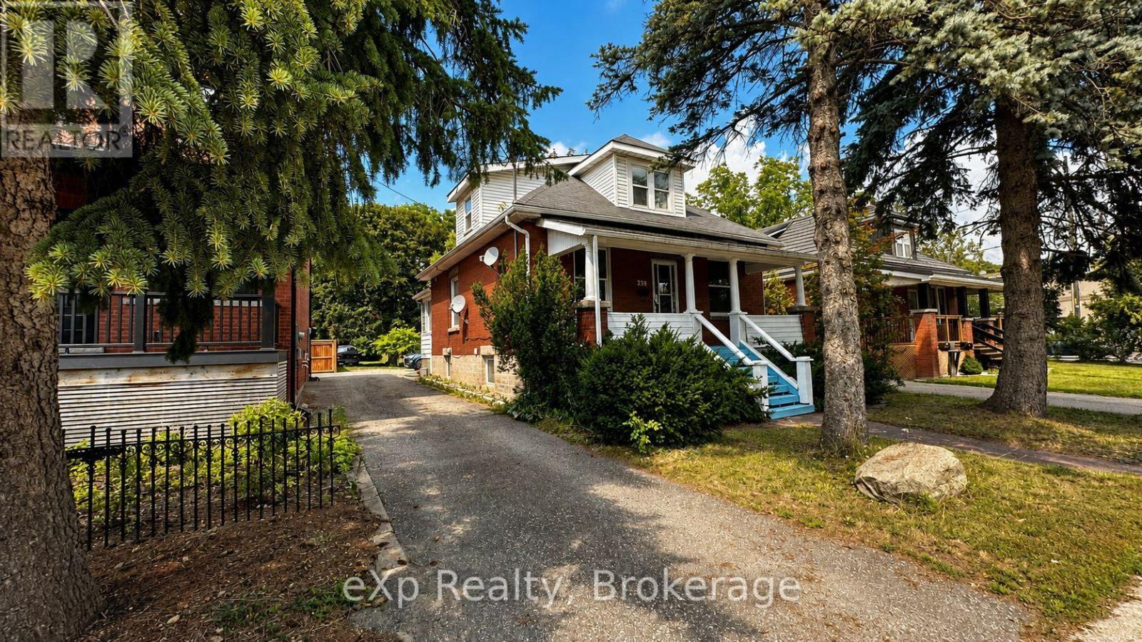 238 Elizabeth Street, Guelph (St. Patrick's Ward), Ontario  N1E 2X3 - Photo 2 - X13711582