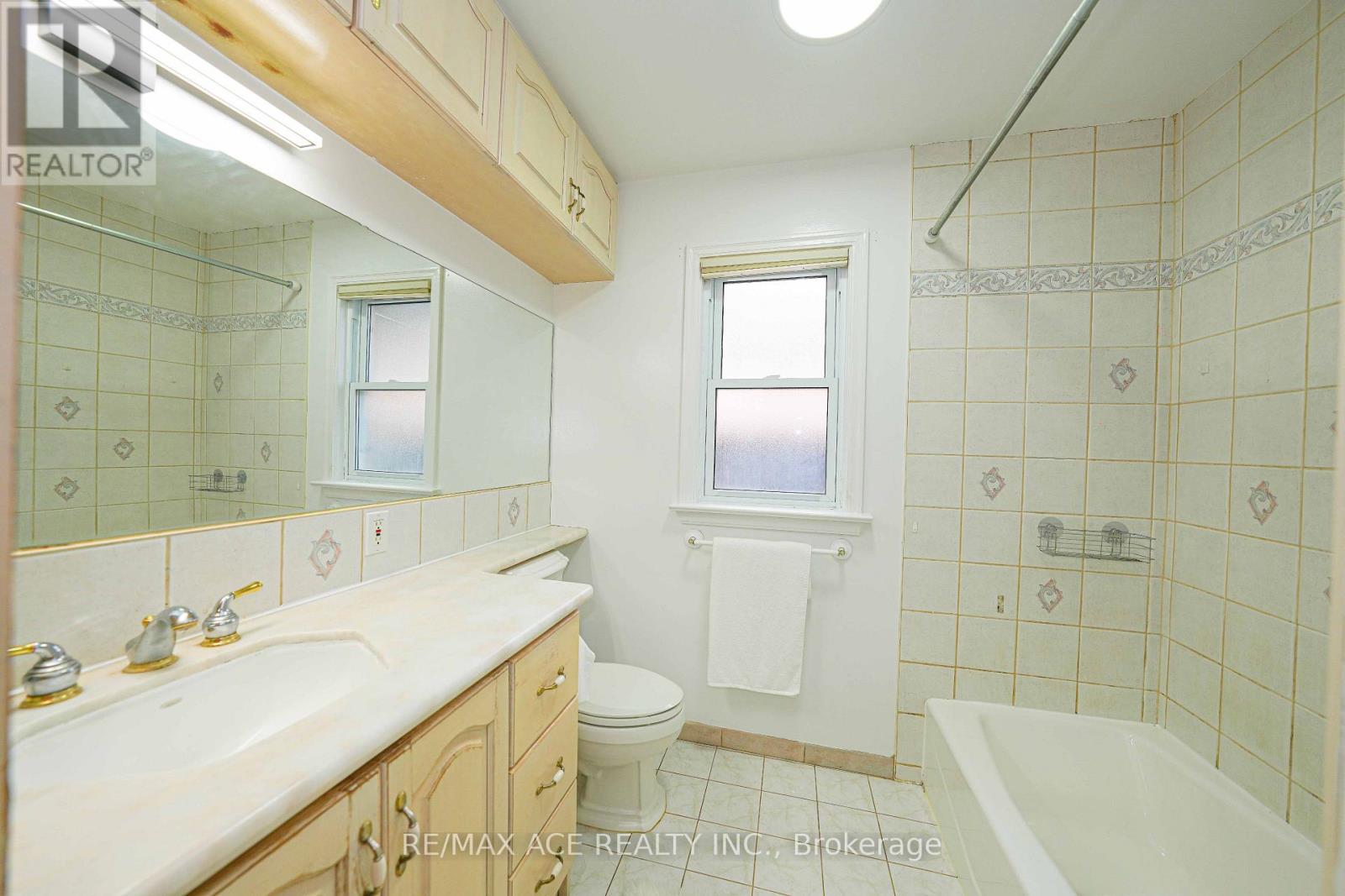 59 Lilian Drive, Toronto, Ontario  M1R 3W4 - Photo 7 - E13711756