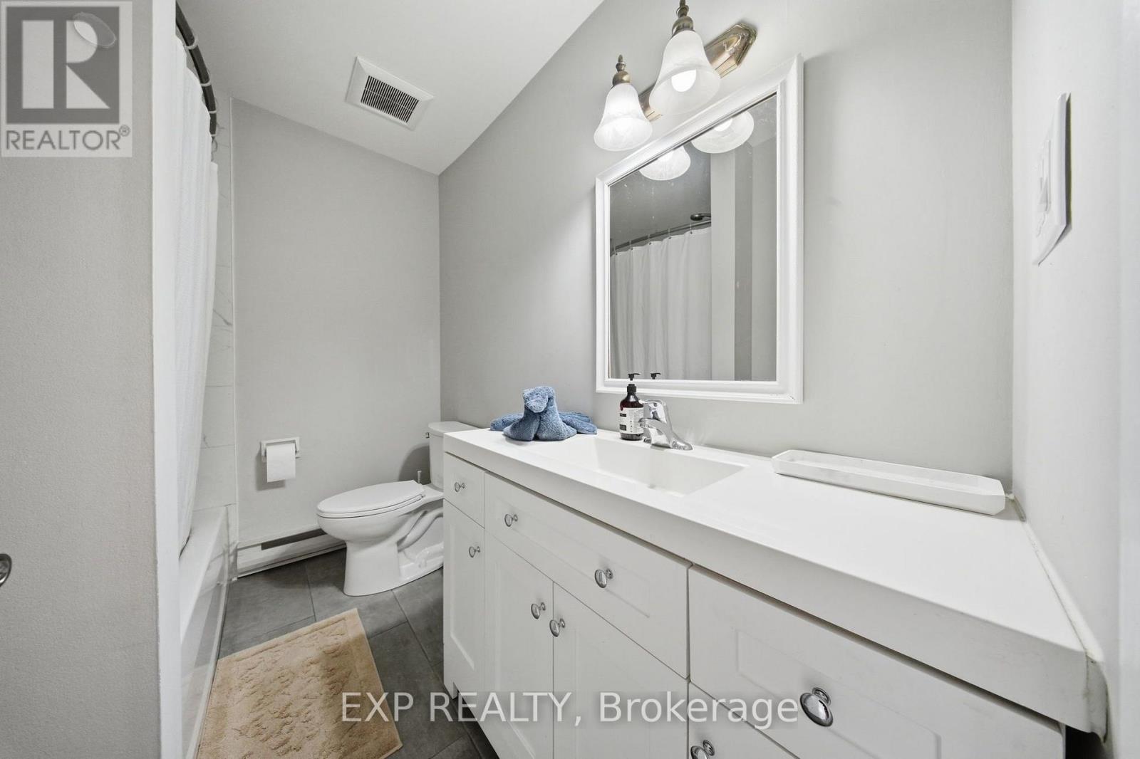 64 Parklane Circle, Clarington, Ontario  L1C 3V9 - Photo 18 - E13711780