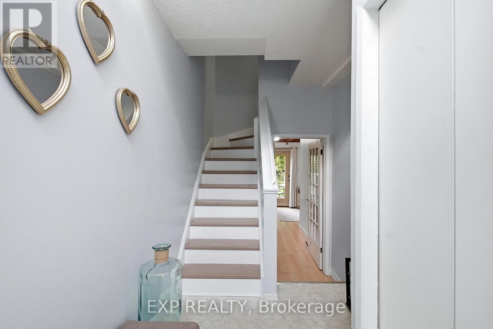 64 Parklane Circle, Clarington, Ontario  L1C 3V9 - Photo 2 - E13711780