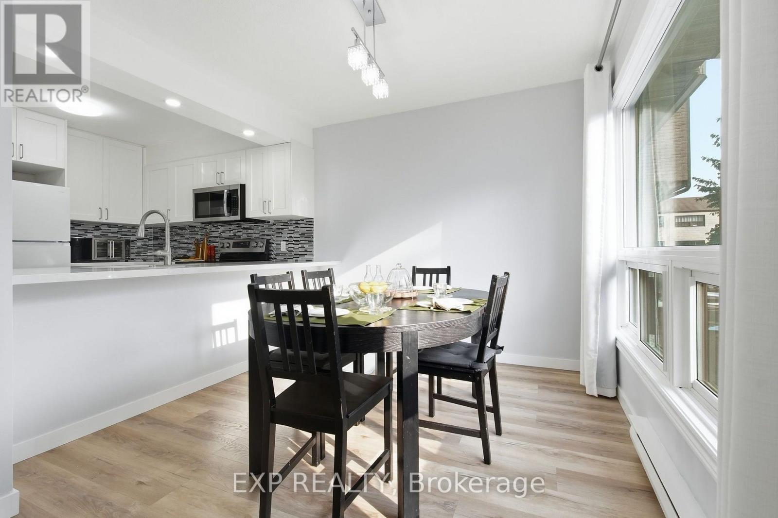 64 Parklane Circle, Clarington, Ontario  L1C 3V9 - Photo 4 - E13711780