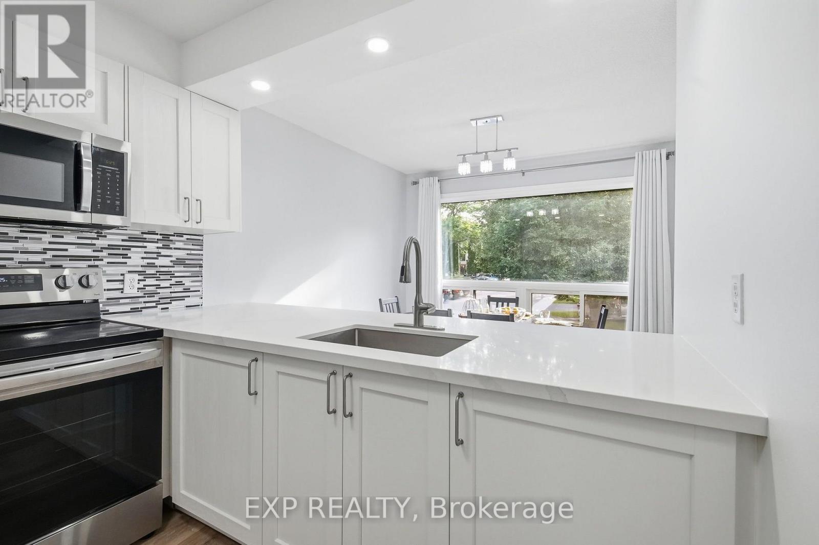64 Parklane Circle, Clarington, Ontario  L1C 3V9 - Photo 6 - E13711780
