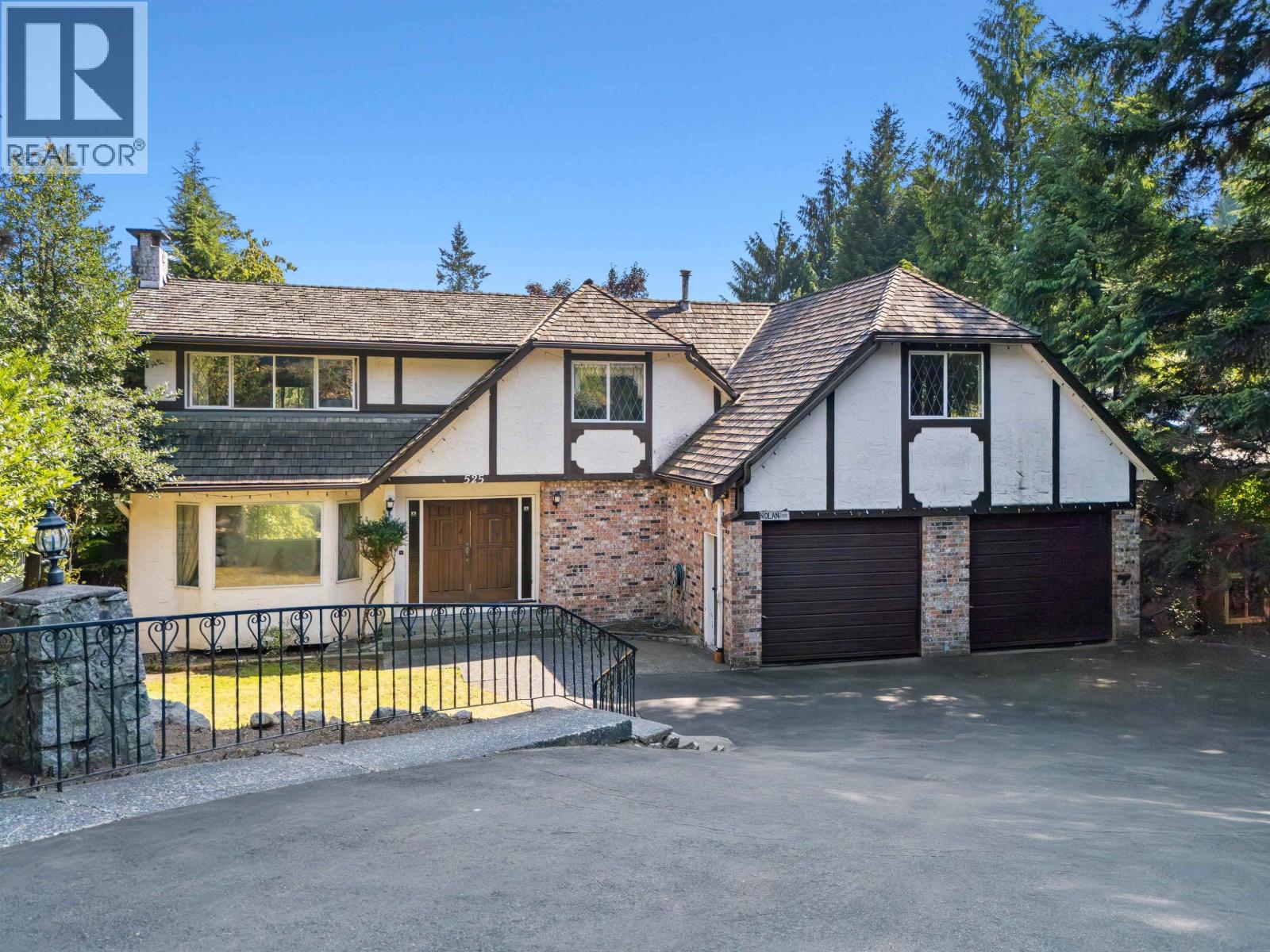 525 E BRAEMAR ROAD, North Vancouver, British Columbia