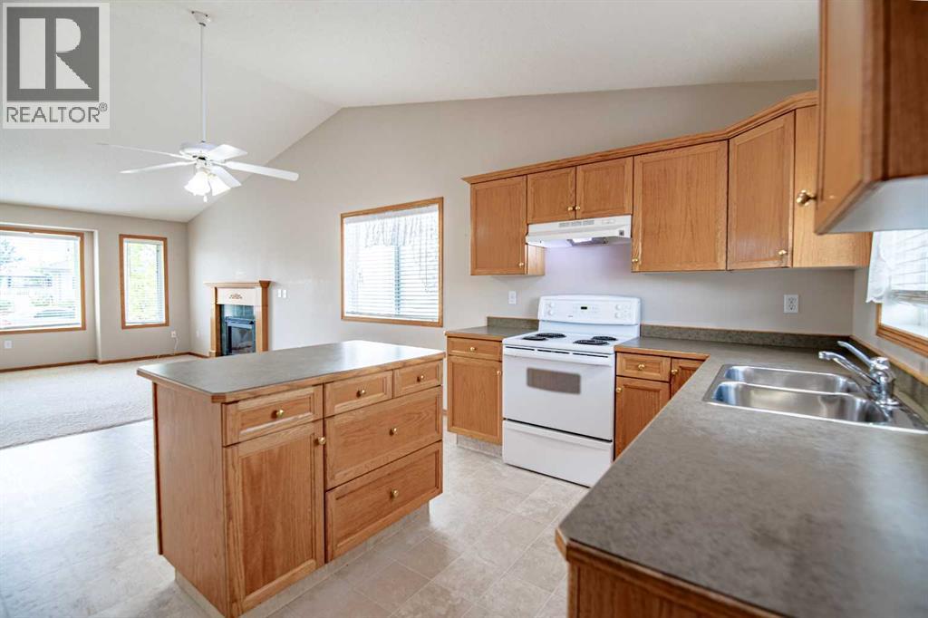 19 Fulmar Close, Sylvan Lake, Alberta  T4S 2K6 - Photo 6 - A2338773