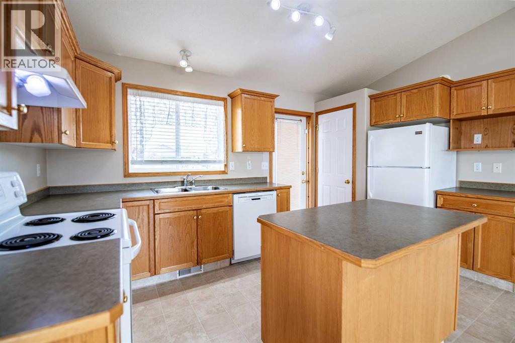 19 Fulmar Close, Sylvan Lake, Alberta  T4S 2K6 - Photo 7 - A2338773